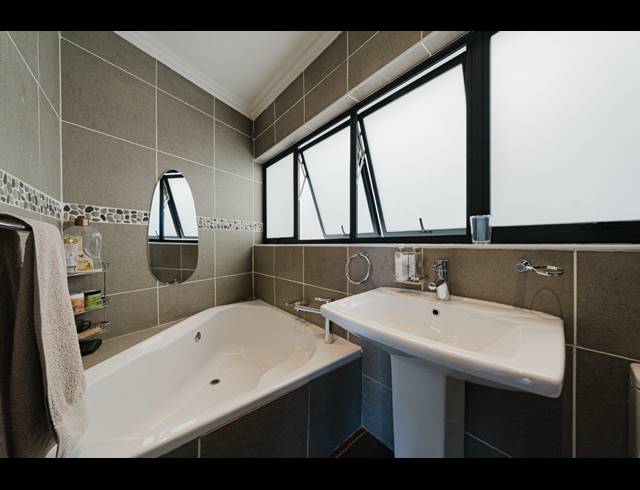 2 BEDROOM TOWNHOUSE FOR SALE IN BASSONIA